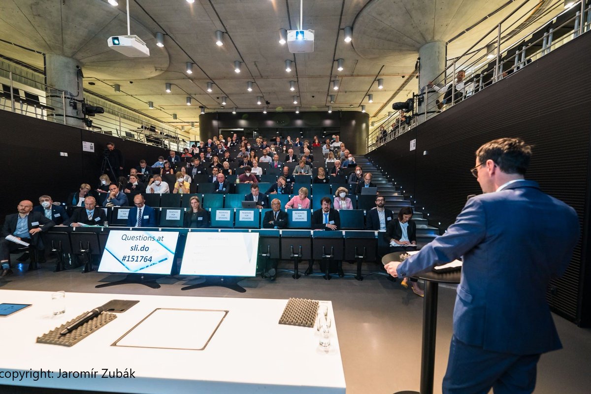 Andreas Künne (@velvyslanec_srn) on Twitter photo #Innovation als Schlüssel für ein nachhaltiges Europa. Gestern und heute Konferenz in Prag zu grünen Technologien in 🇨🇿, Sachsen und Bayern: youtu.be/RQzDQ6QZRPw. <a href="/TACR_cz/">TACR</a> <a href="/CzechMFA/">Czech Ministry of Foreign Affairs</a> <a href="/TU_Muenchen/">TU München</a> @SMEKUL_SN <a href="/bund_net/">BUND</a> <a href="/RosalindeEU/">Rosalinde van der Vlies</a> #Innovation als Schlüssel für ein nachhaltiges Europa. Gestern und heute Konferenz in Prag zu grünen Technologien in 🇨🇿, Sachsen und Bayern: youtu.be/RQzDQ6QZRPw. <a href="/TACR_cz/">TACR</a> <a href="/CzechMFA/">Czech Ministry of Foreign Affairs</a> <a href="/TU_Muenchen/">TU München</a> @SMEKUL_SN <a href="/bund_net/">BUND</a> <a href="/RosalindeEU/">Rosalinde van der Vlies</a>