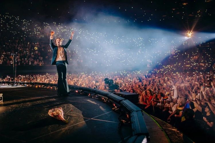 Harry Styles did this with 10 songs.