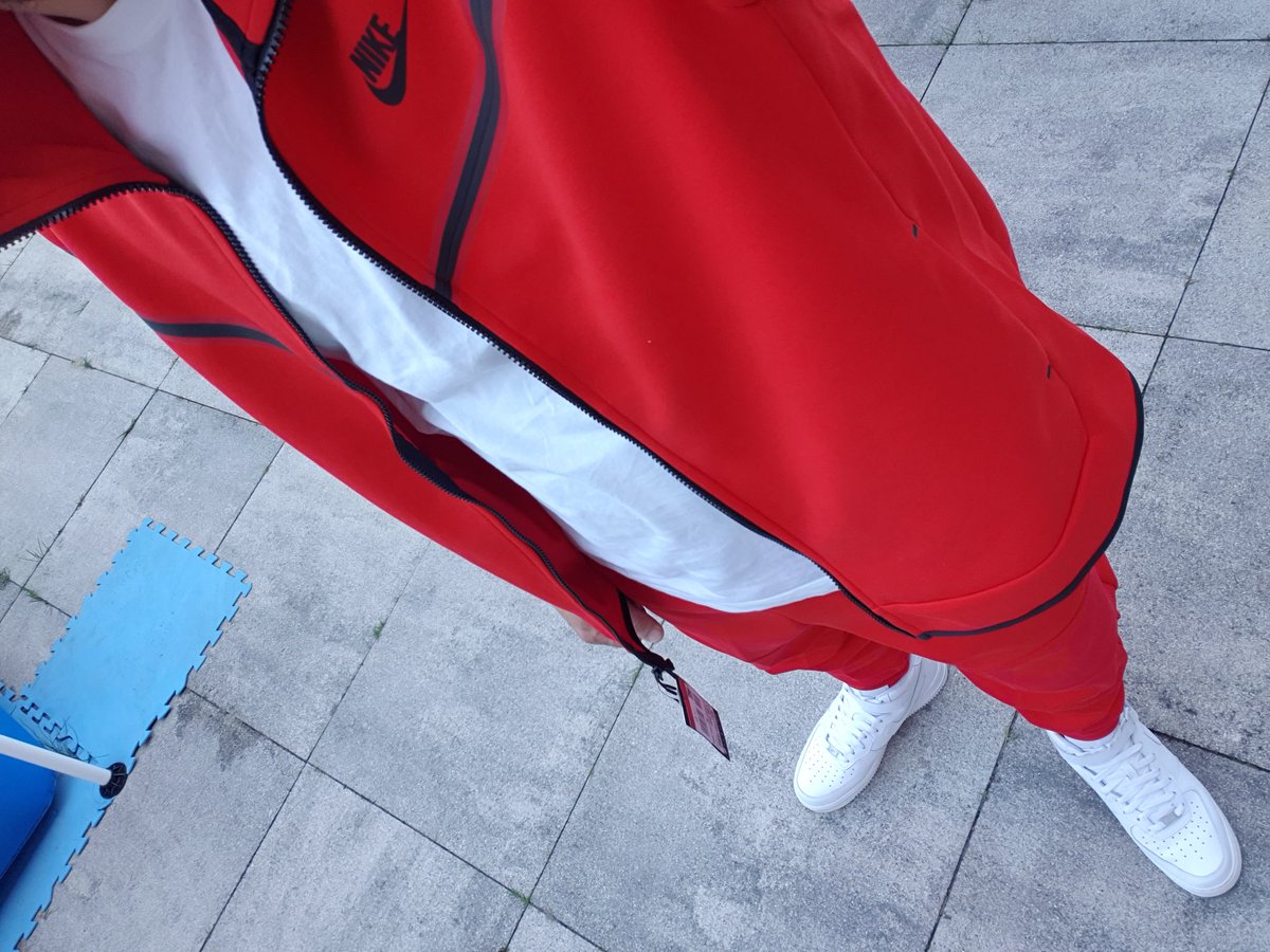 PbMoneyGlitch's tweet image. 🔴 #TechFleece 🔴 them tracksuits fitss niceee #LoveEm
