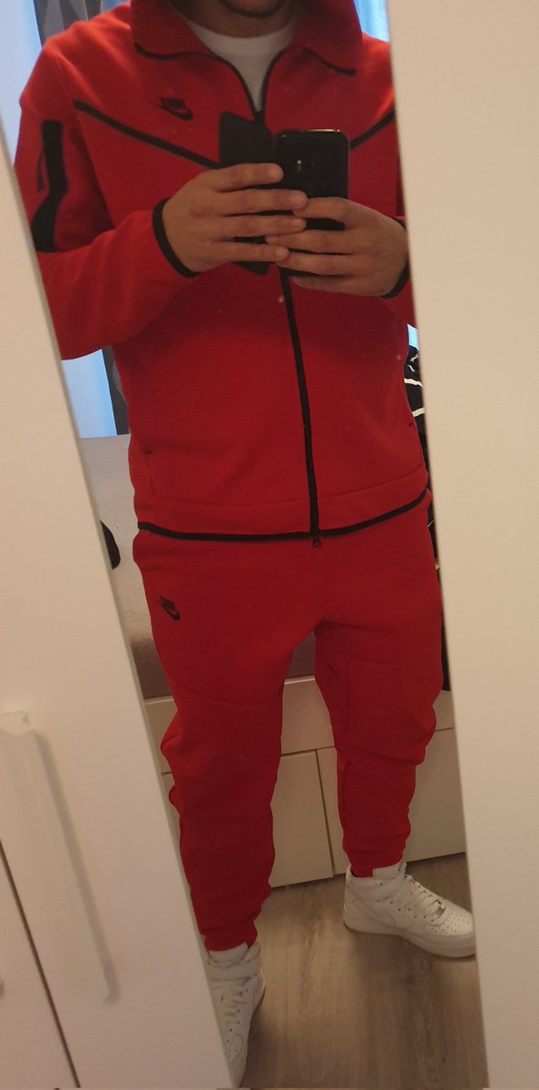 PbMoneyGlitch's tweet image. 🔴 #TechFleece 🔴 them tracksuits fitss niceee #LoveEm