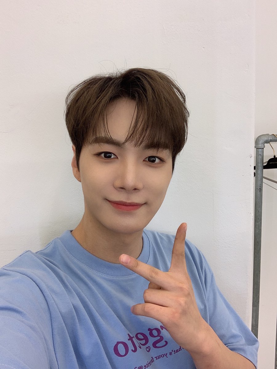 yourknight_twt's tweet photo. 오늘의 정답🌹
모두를 설레게 하는 김종현 배우입니다💗
마지막 순서까지 릴레이 완료✨
⠀
#너의밤이되어줄게 #김종현
#신이_사랑한_미모 #Coming_Soon🌕 https://t.co/uphFpBqQbG