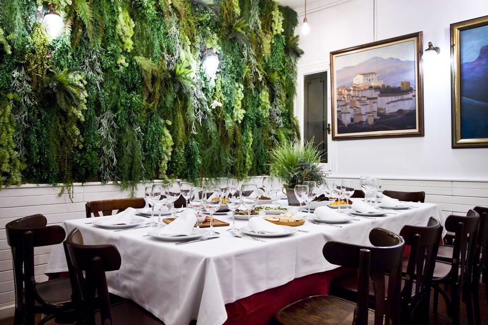 Carnes, pescados, verduras, platos de cuchara... 🥩🐟🥬 Nuestra carta es tan amplia como los gustos de nuestros clientes. Elige lo que más te apetezca y ven a disfrutar a nuestro restaurante. 
#elbotanico #terrazasmadrid #barrioretiro #restaurantesenmadrid #comerenmadrid