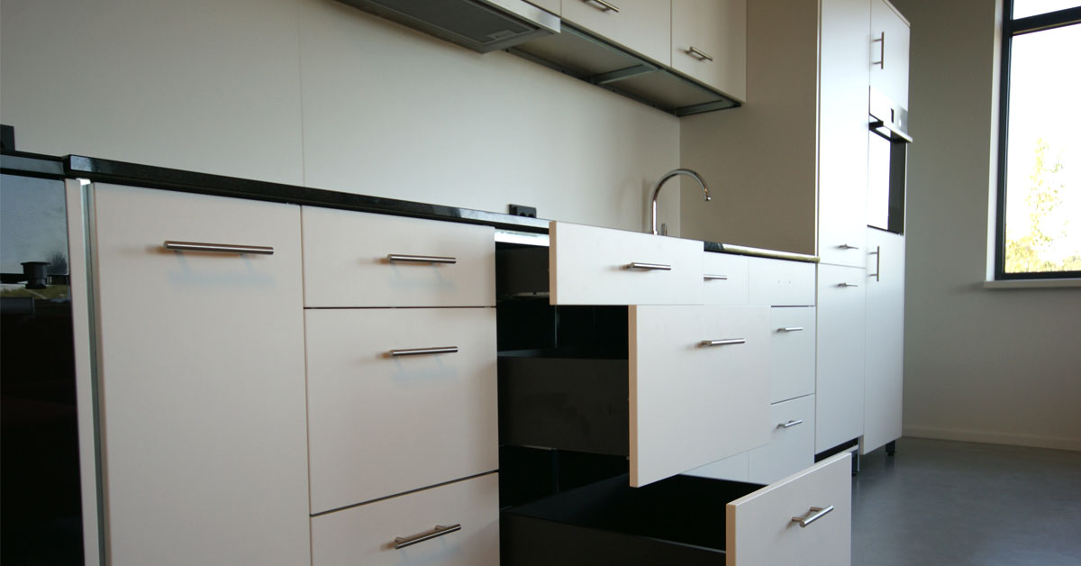 InnovatieTop100's tweet photo. 40.000 ton aan keukenkastjes wordt jaarlijks afgedankt. Het Kitchen-as-a-Service systeem @RealChainable maakt hier een einde aan. Speciaal voor woningcorporaties en institutionele beleggers ontwikkelden zij een circulaire keuken. Inschr. #innovatietop100 https://t.co/eceya9lQKq https://t.co/fiqc0642Bq
