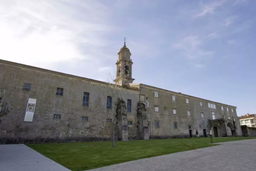 El 11 de abril de 1292,  Doña Violante, mujer de Alfonso X «El Sabio», otorga testamento en el que ordena que su cuerpo sea enterrado en el monasterio de Santa Clara de #Allariz  #Ourense #Galicia