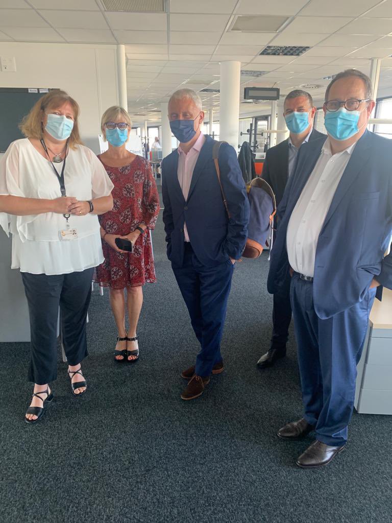 LudovicGuilcher's tweet image. Avec @Ge_Pellissier ,nous poursuivons notre visite strasbourgeoise. Rencontre avec les conseillers clients grand public et les commerciaux en charge du marché entreprise . Quelle joie de se retrouver ! Tous engagés pour servir nos clients👍
