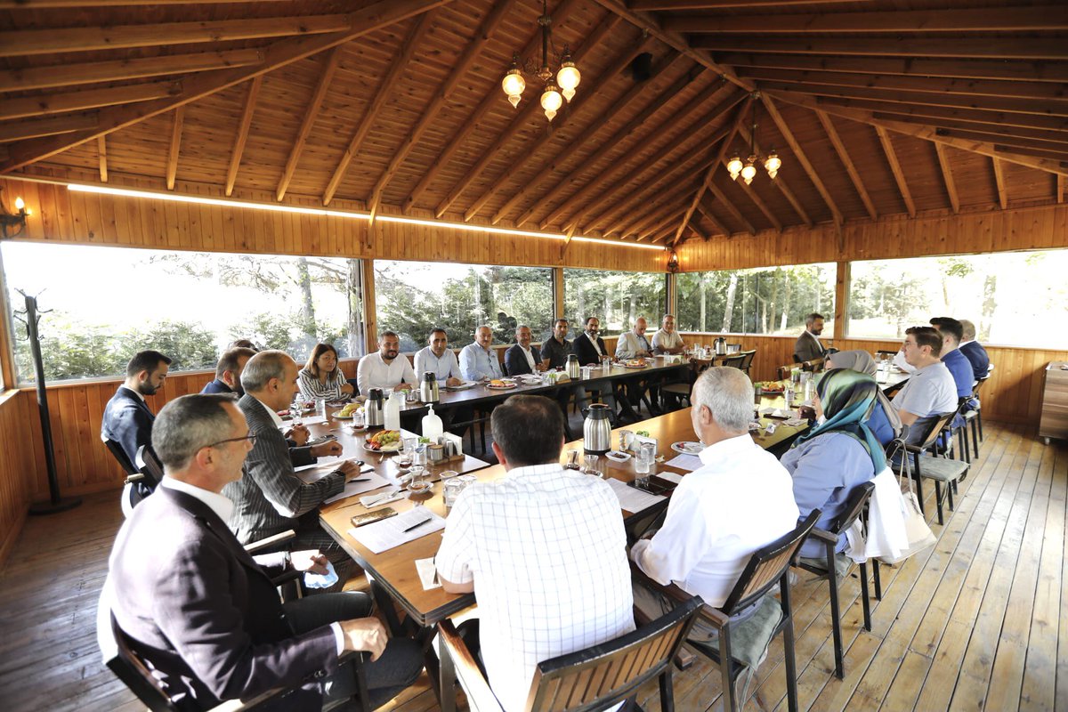 mcandaroglutr's tweet photo. AK Parti Grup Toplantımızı, belediye başkanımız @A_HasimBaltaci ve meclis üyelerimizin katılımıyla gerçekleştirdik. Mevla hayırlara vesile kılsın. https://t.co/8lq6pVYcBu