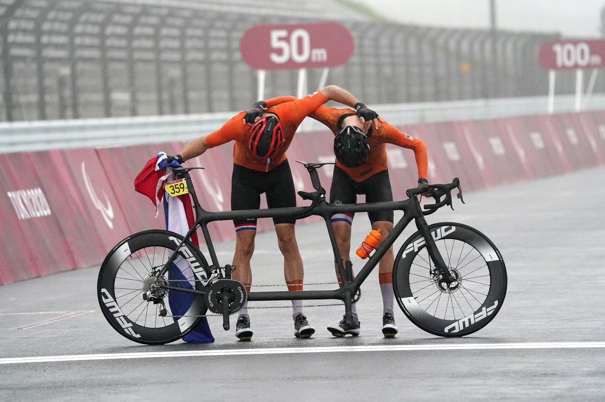 TeamVIT's tweet photo. De foto's zeggen alles. Rotweer, loodzwaar, maar wat een heerlijk gevoel om #Tokyo2020 #Paralympics zo af te sluiten. 💪🏻💪🏻 (📸 @fotoMathilde) https://t.co/HfqG2wKbPj