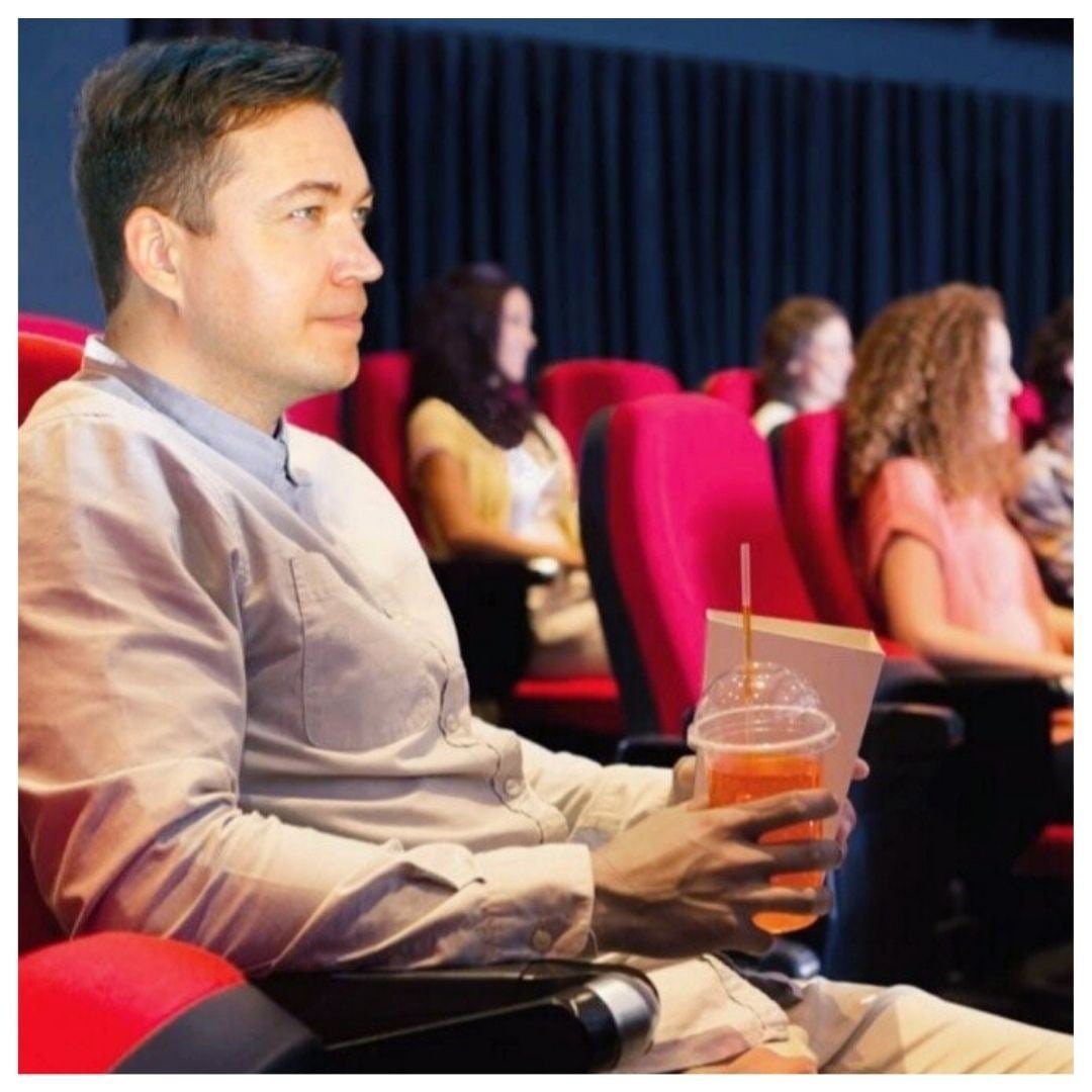 Друзья, какие вы знаете фильмы про нетворкинг?
К примеру «Coциальный ceть»
Фильм о создании Facebook и Марка Цукерберга. Обычный студент Гарварда случайно создает величайшую сеть современного мира. Идея приходит не сразу, но становится популярной.
Далее ⤵️
instagram.com/p/CMJ3jEGotyR/…