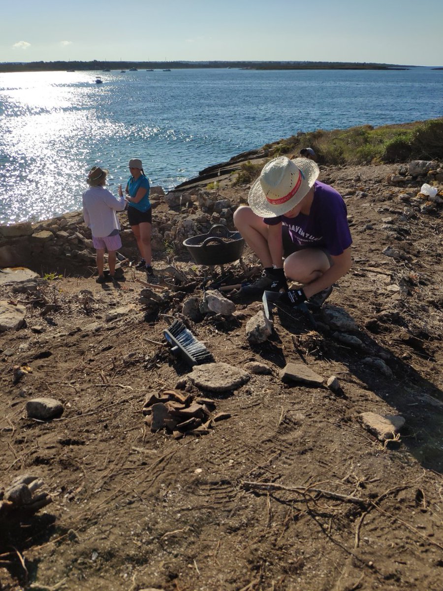 ⛏️ Des de fa uns dies un equip d'investigadors de la UIB és a l'illot de #NaGuardis, a la Colònia de Sant Jordi, per intentar resoldre els enigmes que hi ha sobre les relacions entre la #Mallorca preromana i la cultura púnica d'#Eivissa 🔝 #RecercaUIB

🔗 bit.ly/3zHgJ0L