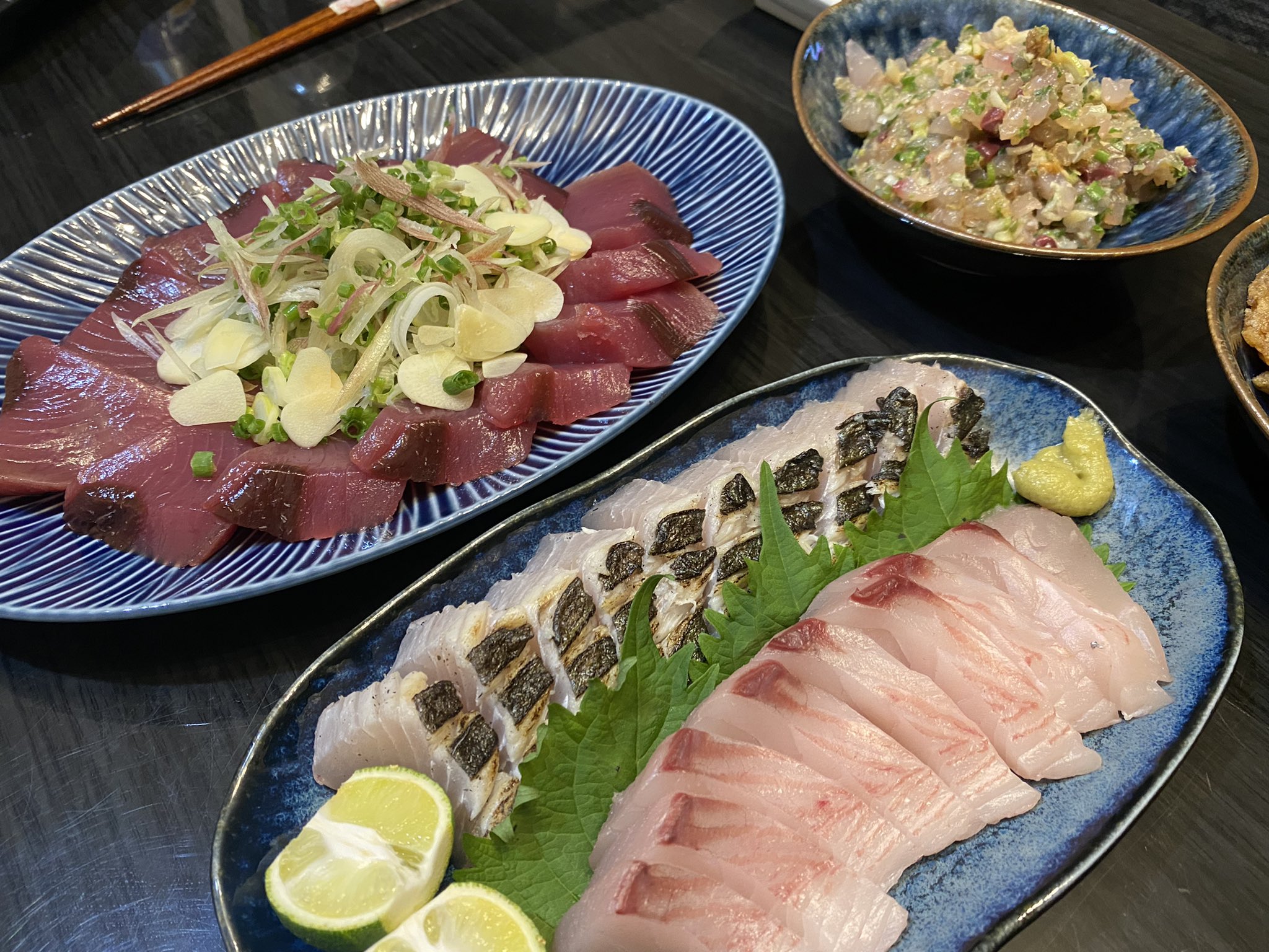 清水 優己 ずーしみ 毎日美味しい魚食べれて幸せ 一昨日はサワラ2種盛りにカツオ 銭洲ムロアジのなめろう 昨日は ツムブリの竜田揚げも追加して 今日は昨日釣ったタコの炙り刺し ツムブリのアクアパッツァもなかなかの出来 サワラがやっぱり美味