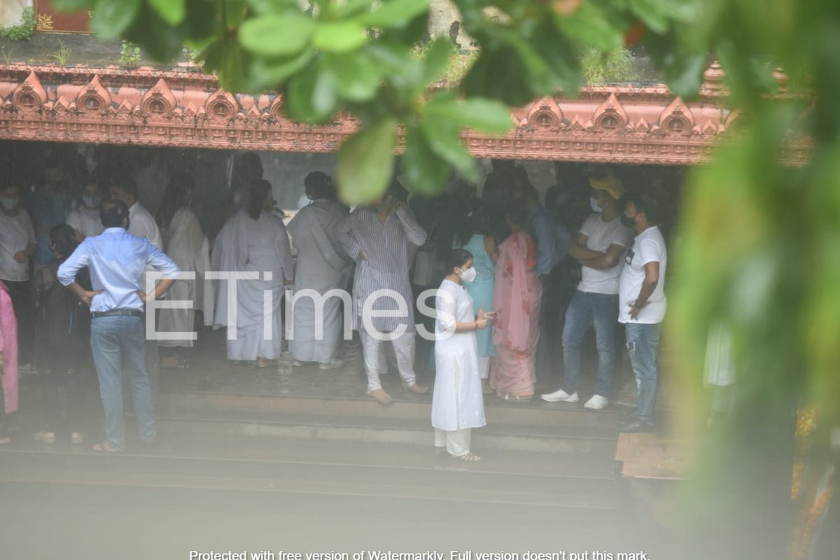 ETimesTV's tweet image. Sidharth Shukla laid to rest 🙏

#sidharthshukla #sidharthshukladeath #ripsidharthshukla
