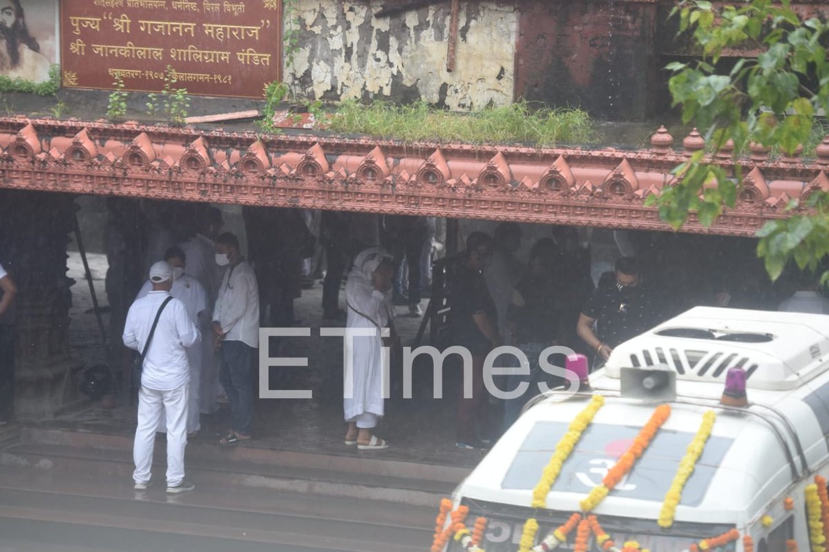 ETimesTV's tweet image. Sidharth Shukla laid to rest 🙏

#sidharthshukla #sidharthshukladeath #ripsidharthshukla