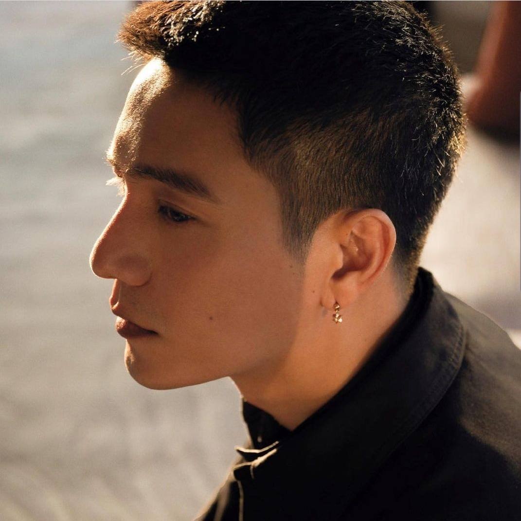 ohmyPn's tweet photo. #เฉินคุน เด็กหนุ่มวัย 45 555555 งานอดิเรกไหว้พระสวดมนต์(?) โดนตกจากฝีมือตอน #หงสาประกาศิต หลังจากนั้นก็เป็นfcไปเลย บทหนิงอี้เป็นพอ.ที่ตอแหลปริ้นปร้อนมาก แสดงเก่ง ยิ่งดูก็ยิ่งหลง มีเสน่ห์ ผ่านมาหลายปีแล้วก็ไม่มีอะไรลบล้างได้ นิยายก็สนุกมี 8 เล่ม ���ีรีส์ 70 ตอน เชิญที่ #NetflixTH https://t.co/RQu2rTeYaM
