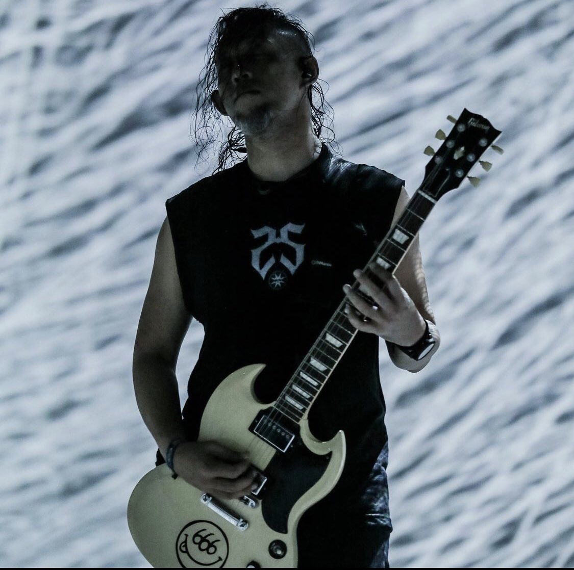 Innalillahi wa innailaihi rojiun. Teman, sahabat, saudara seperjuangan kami Eben Burgerkill tadi pukul 16.00 WIB telah meninggalkan kita semua. 🖤🥀