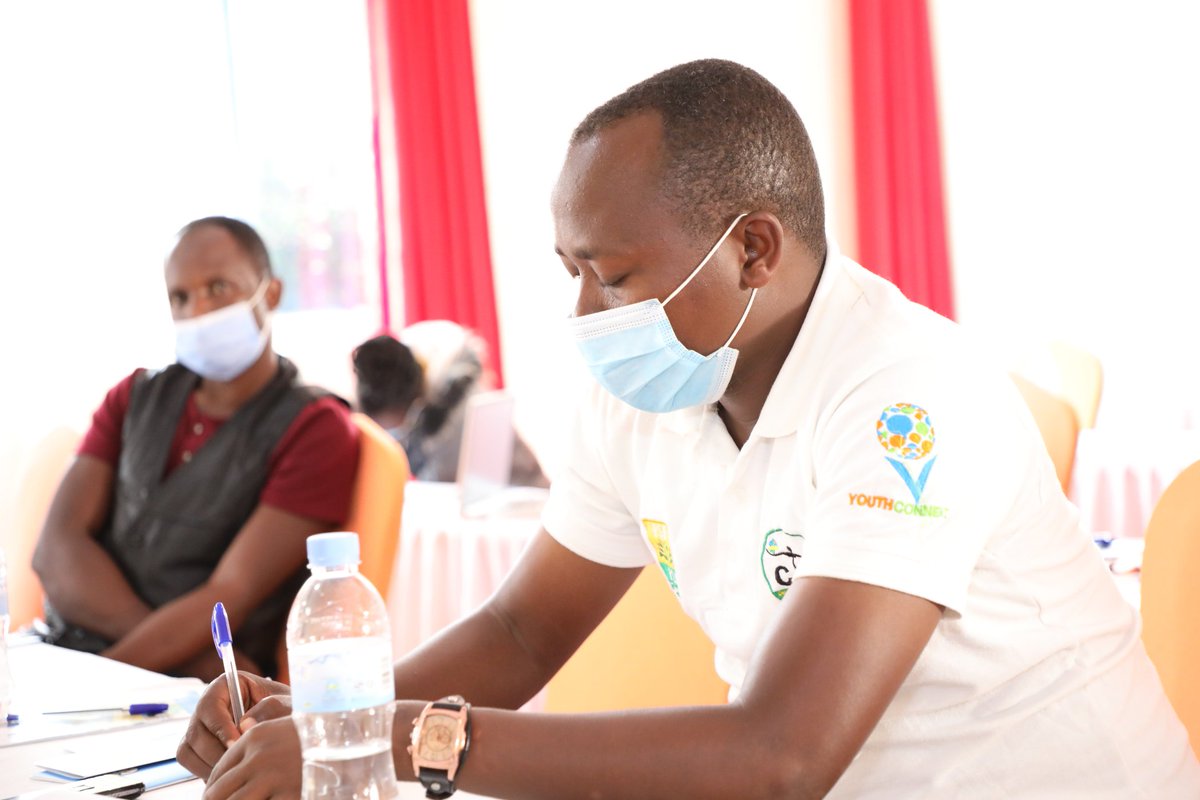 rrainfo's tweet photo. Urubyiruko ruri mu bucuruzi rwibukijwe ko hari uburyo butandukanye bw'ikoranabuhanga bwo gutanga fagitire za EBM kandi butangirwa ubuntu,buri wese akaba asabwa gufata ubujyanye n’ibyo akora akanakurikira amahugurwa atangwa ku gukoresha EBM. https://t.co/6Dwx6XcFda