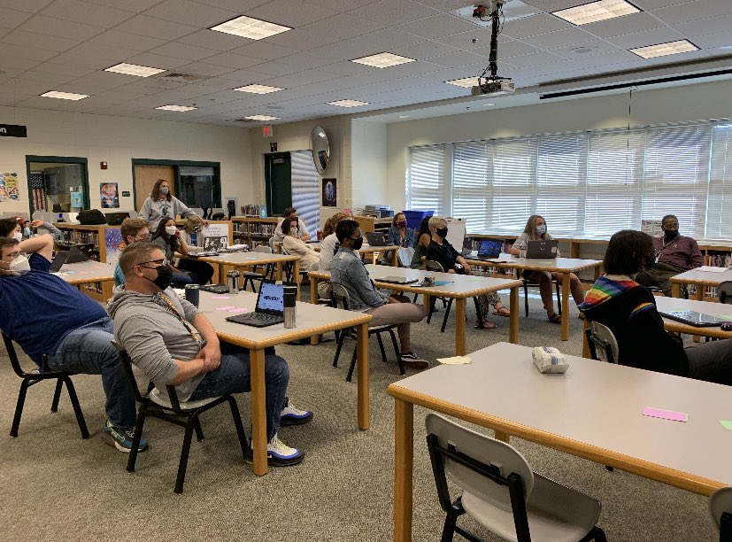 iCoachEXED's tweet photo. New Coach on The Block, I mean at The Creek! Had an awesome time in Mini-sessions with @dmdunavant promoting the variety of services & support we provide with a game of “Wheel of Coaching!” Excited to partner with this incredible staff 🐾@HungaryCreekMS #coachonthegrow #shesback https://t.co/QEZi31r1Ki
