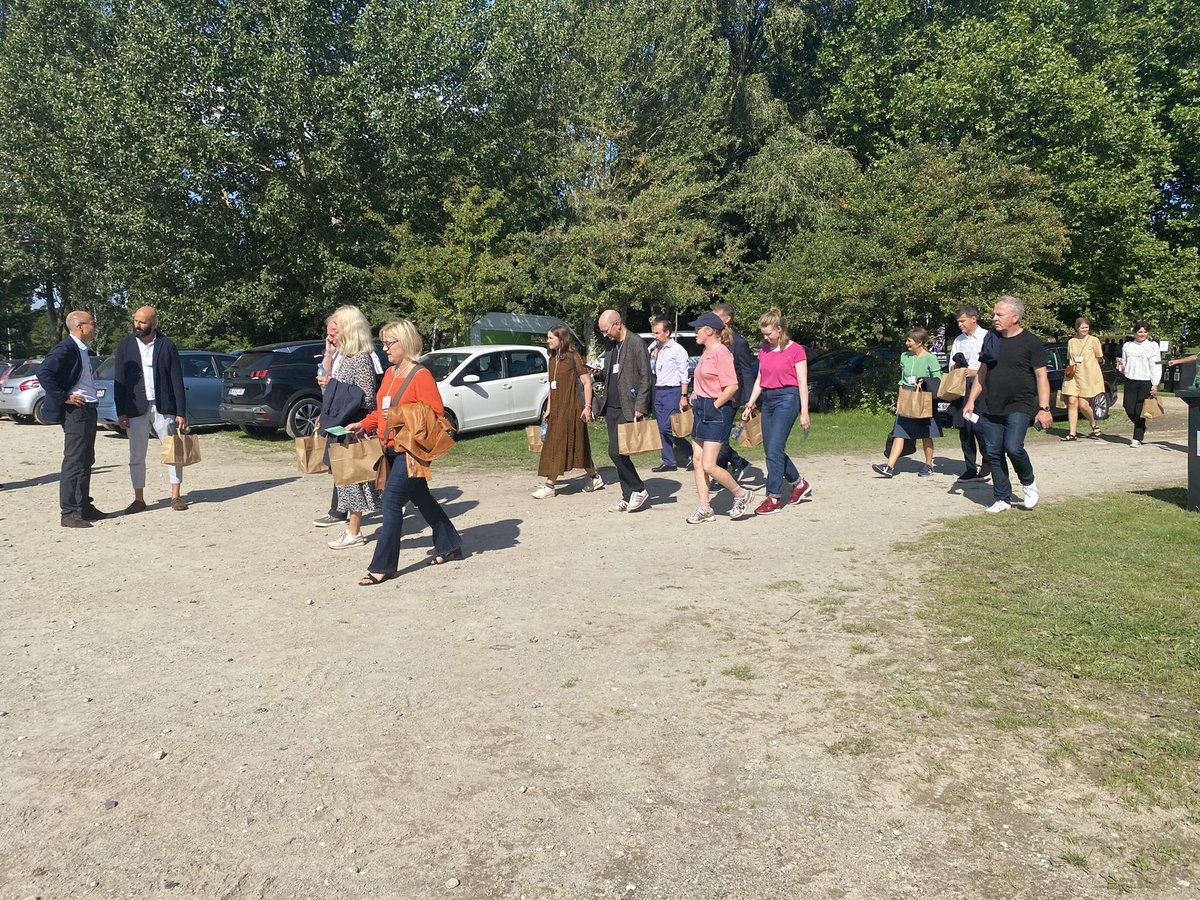 It is time for a lunchbreak and the #tomorrowsummit participants are now visiting the vibrant festival site.

Let’s create tomorrow today!

#sustainability #climateaction #dkgreen #dkpol