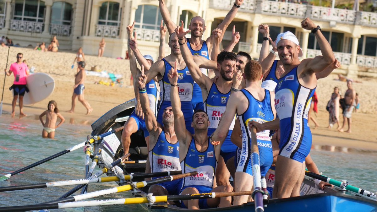 🚣‍♂️ <a href="/RemoAres/">Club de Remo Ares</a> hace historia con platanitos <a href="/AmuraSport/">Amura Sport</a> clasificándose por primera vez para la final de la Bandera de La Concha. ¡Enhorabuena 💪!

📲 Visita su Tienda Online 
🛒 amurasport.com/tienda/76-club…