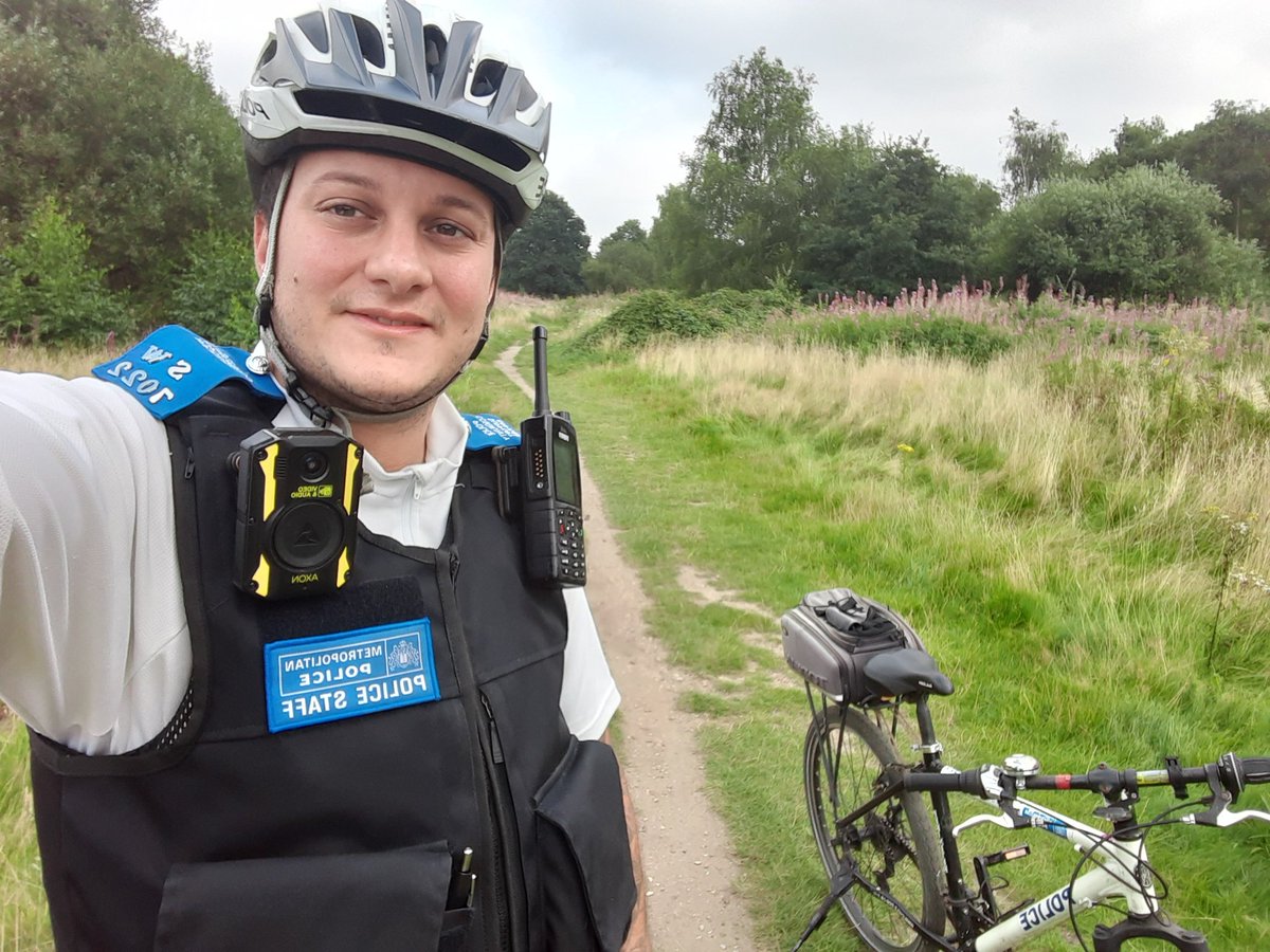 MPSPollardsHill's tweet photo. Hello Pollards Hill! Out on patrol today. Say hello if you see me! #merton #commonside #pollardshill https://t.co/7xRANVxgym