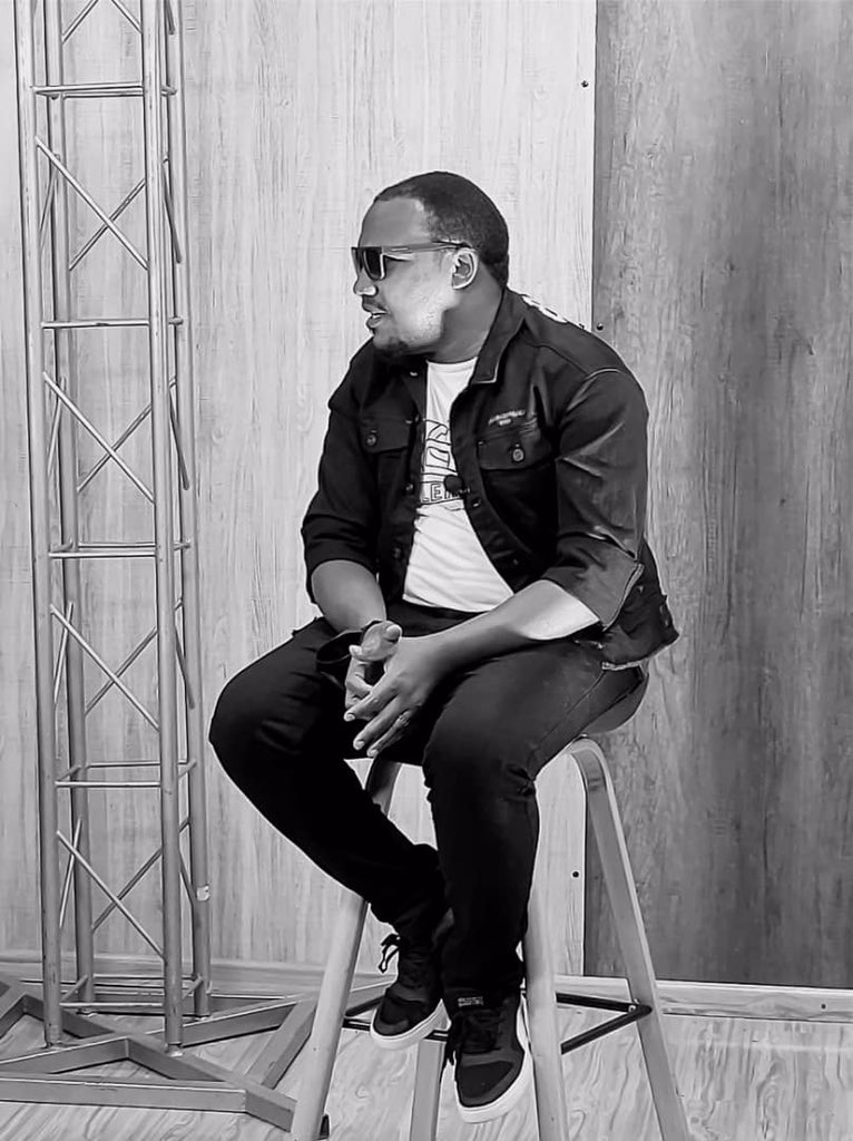 IamDrSuudi's tweet image. What’s your favorite Dr Suudi song? 
#DrSuudiMusic
 #ItsOverVideo
 #AnswerVideo 

Subscribe to my YouTube channel for all the music. Link 

youtube.com/channel/UC_J_5…