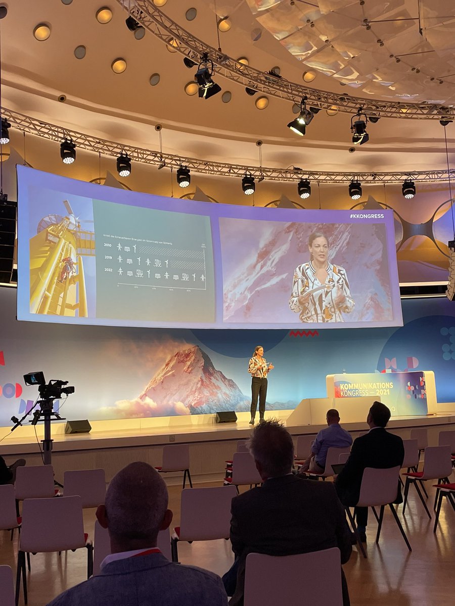 Der zweite Tag läuft: <a href="/kerstin_rippel/">Kerstin Maria Rippel</a> von <a href="/50Hertzcom/">50Hertz</a> beim #Kkongress über das, worin sich vor der #btw2021 zumindest alle einig sind: „Dass wir die #Klimaziele erreichen möchten, ist zumindest mal bei allen Konsens.“