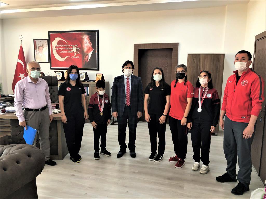 Teknik ekibinde ve takım kadrosunda EKYYD Denizli Görme Engelliler Okulu Spor Klübü antrenör ve sporcularının da bulunduğu Golbol Kadın Milli Takımımızı, 2020 Tokyo Paralimpik Oyunlarında finalde ABD’yi 9-2 yenerek şampiyon olmaları vesilesiyle tebrik ediyorum.