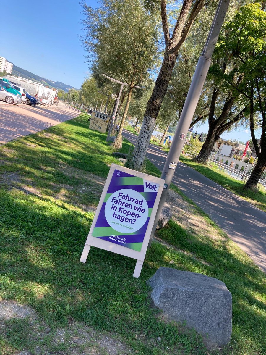 Wir präsentieren euch ganz stolz unsere Plakate für die ankommende Wahl in #Linz 🤩 

Wir werden heute noch beim Linzer Volksgarten stehen und freuen uns auf spannende Gespräche #votevolt #jointhechange
