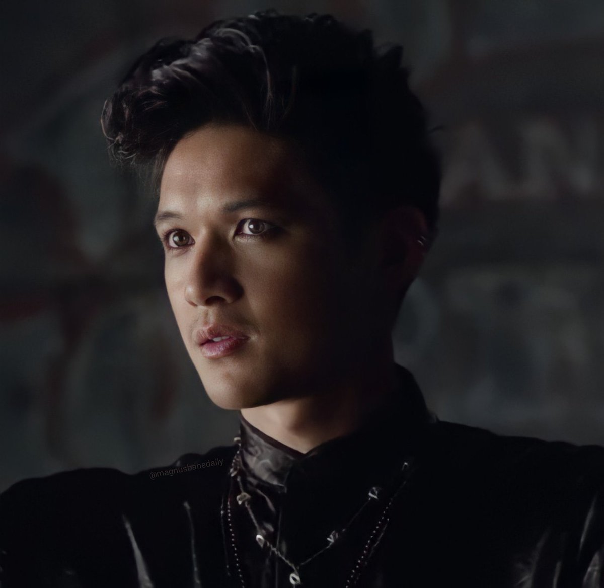 bestofmaIec's tweet photo. happy bi visibility month to all of my bisexual followers and to magnus bane!! <3 https://t.co/KtrXvna8VC