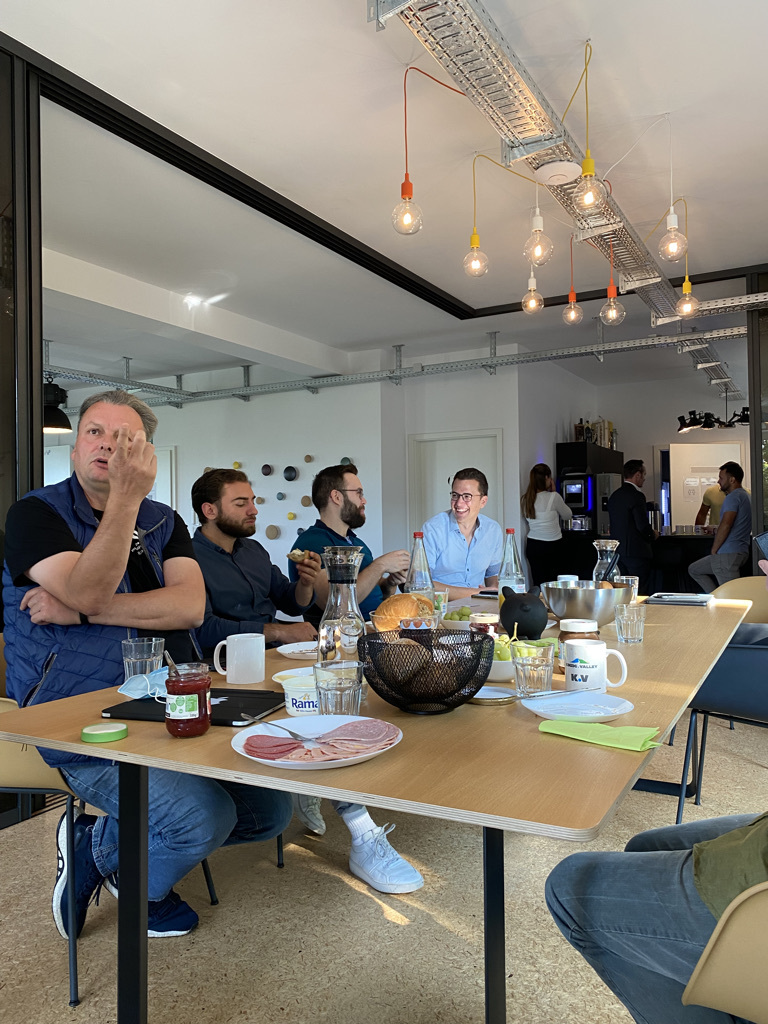 KinzigValley's tweet image. Nach 18 Monaten endlich mal wieder ein #Startup-Frühstück im #KinzigValley, diesmal in der #Arbeitsrecht-Edition mit Fachanwalt Jan Szymanski. Vielen Dank an alle, die da waren, um die Frühstückerei wieder aufleben zu lassen! #gelnhausen #mainkinzigkreis #mkk #gründer