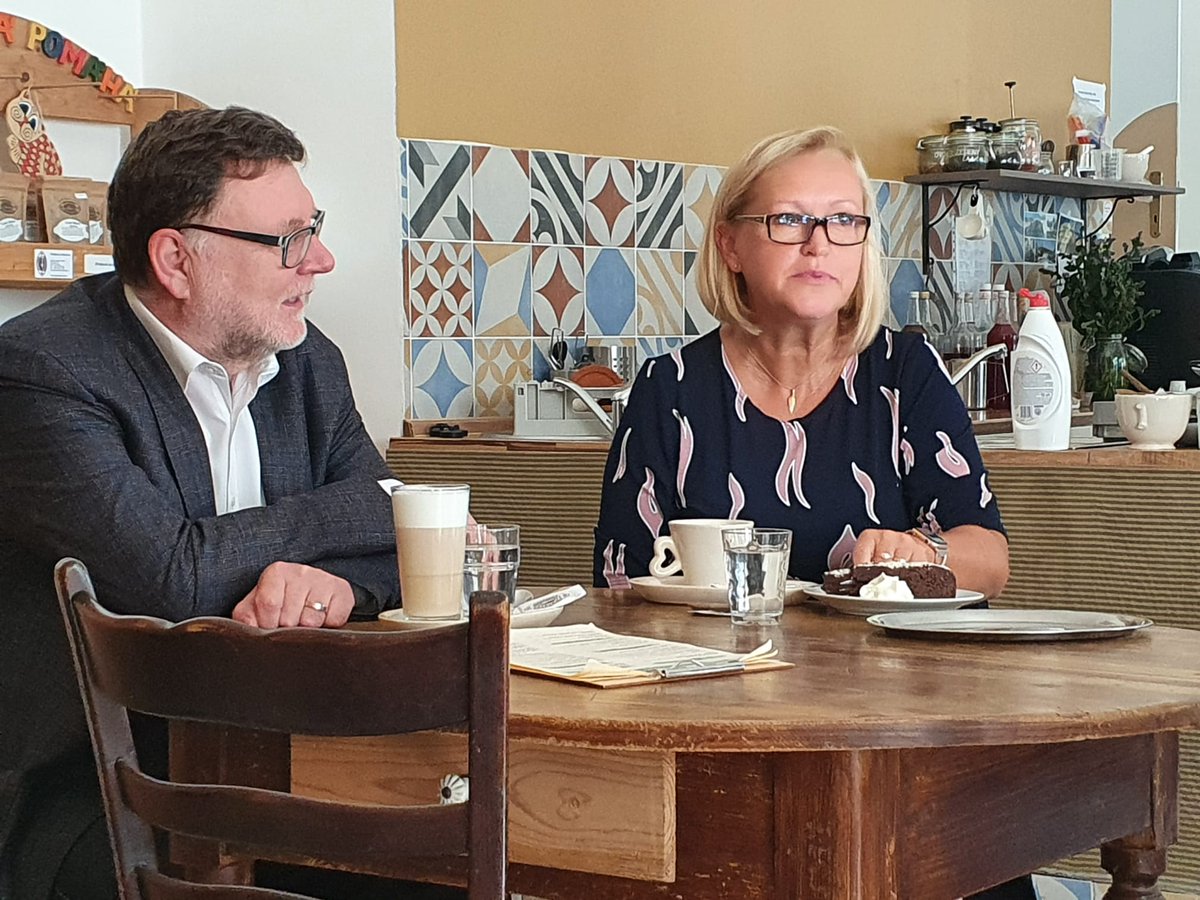 avpo_cr's tweet photo. Jaká byla snídaně se @Zbynek_Stanjura a @lenka_kohoutova? Řešili jsme sociální služby, neziskové organizace, děti, 30 % pro dárce, silniční daň, DPH z nefinančních darů, #MytyoNezisku i kampaň Takoví jsme... Děkujeme za setkání.
#avpocr #clenavpo https://t.co/hR1makwwyr