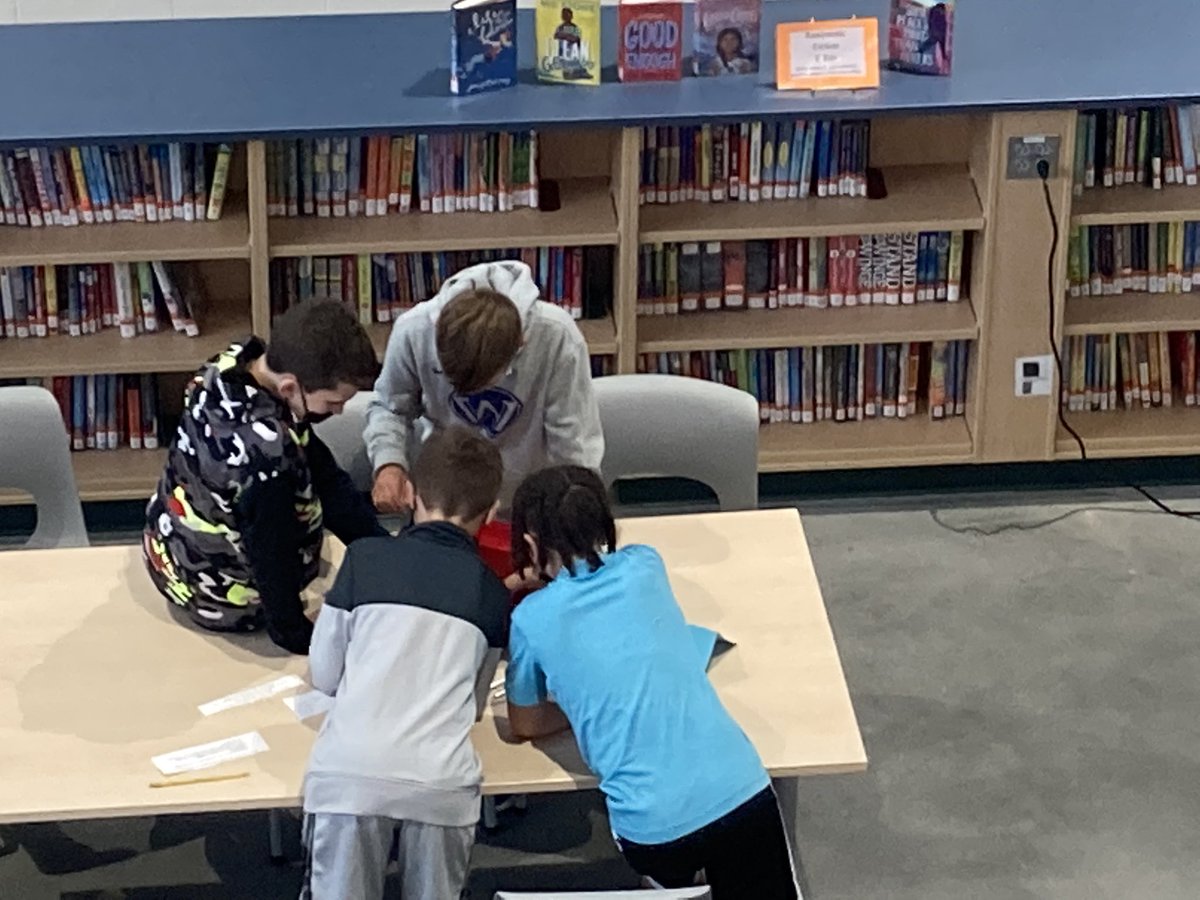 A birds-eye-view of engagement: A library orientation through a breakout box challenge! Great to see the collaboration and S discussion! @fcpsk12 <a href="/JudiGr8haus/">Judi Greathouse, Ed.D.</a> <a href="/DavidRudy52/">David Rudy</a> <a href="/juliette_myers/">Juliette Myers</a> <a href="/REAMSAP/">Marcella Simmons</a>