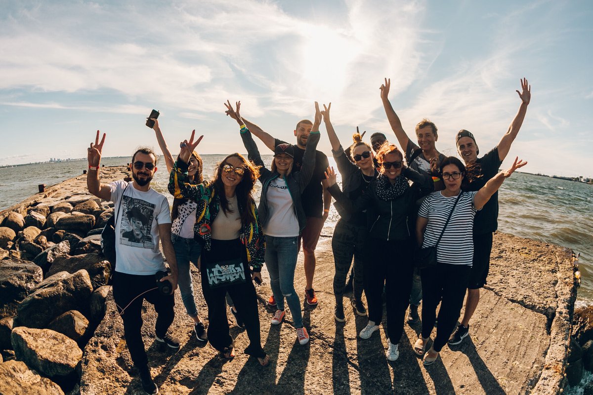 Adcash's tweet image. ...and just like that, autumn is here! 🍂 ✨ Wishing you a fabulous first September weekend and lots of inspiration and energy for the new season from the Adcash team!

Here&apos;s a little throwback from our summer day event in Tallinn. 🤘
#adcashteam #newseason #timeforchanges
