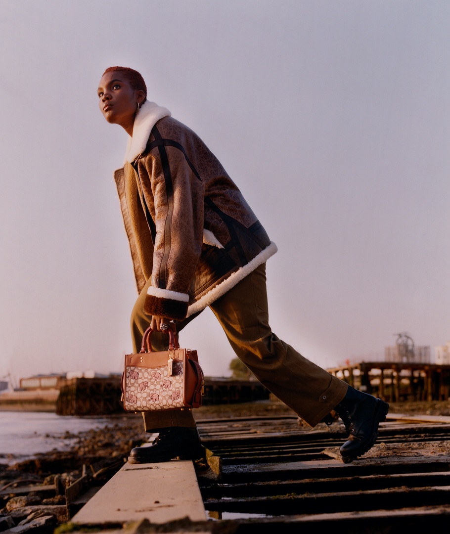 serving many servings on the cover of #kingkongmagazine ❤️‍🔥

Photographer - Theo Cottle 
Stylist - Oliver Volquardsen 
Make up - Francesca Brazzo 
Interview - <a href="/adwoa_ob/">Adwoa Owusu-Barnieh</a>