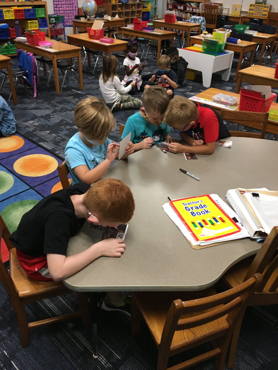 HanawaltHawks's tweet image. More action shots of Ss working on observations and questioning in  @gwenrothrauen  room! Awesome to see everyone working together! #HanaHawks