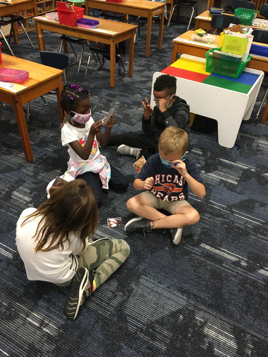 HanawaltHawks's tweet image. More action shots of Ss working on observations and questioning in  @gwenrothrauen  room! Awesome to see everyone working together! #HanaHawks