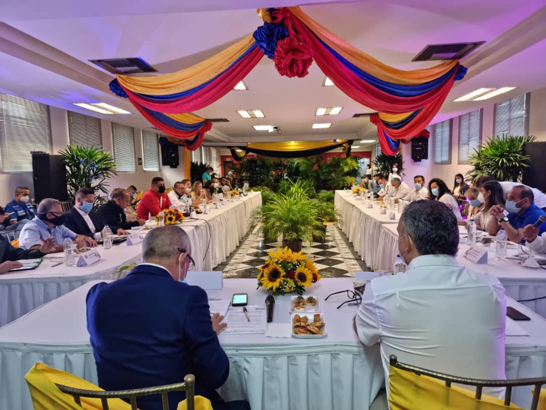¡Hoy es un día histórico para #Táchira! Con voluntad política seguimos avanzando en los pasos necesarios para la apertura de la frontera colombo-venezolana y que efectivamente ese anhelo de todas y todos los tachirenses se pueda concretar pronto en una realidad. ¡Venceremos! 4/4