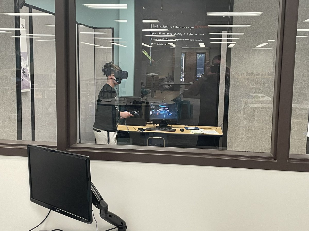 STEMHS_IdeaLab's tweet image. Innovation Lab hosting our Freshman Academy and Coach Caranna’s Cyber Security classes. Robotics, and VR, and E Sports Oh My #InnovationForEveryone