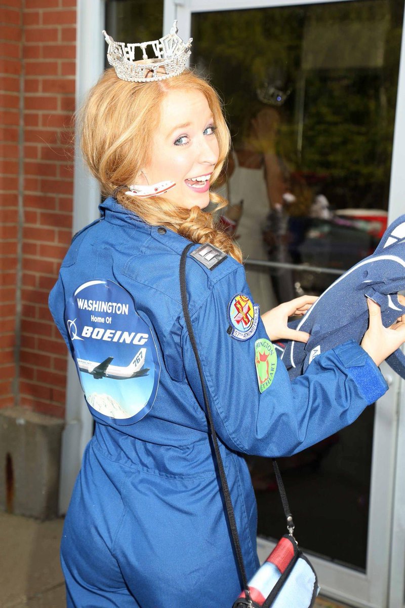 AnikkaTV's tweet photo. This time 6 years ago, I was competing in the #nationalsweetheartpageant as #MissWA. At the parade, the states were sent out A-Z in groups of 5 between other floats. My first corvette broke down, so Alabama’s had to circle around to get me. I wound up in my own little section! 😂 https://t.co/diYFR6hBEL