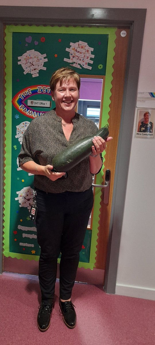 This week's mad veg was the marrow/courgette @apcmaths was the proud winner guessing the weight at 2.2Kgs #carrongrangehighschool #veggrowing
