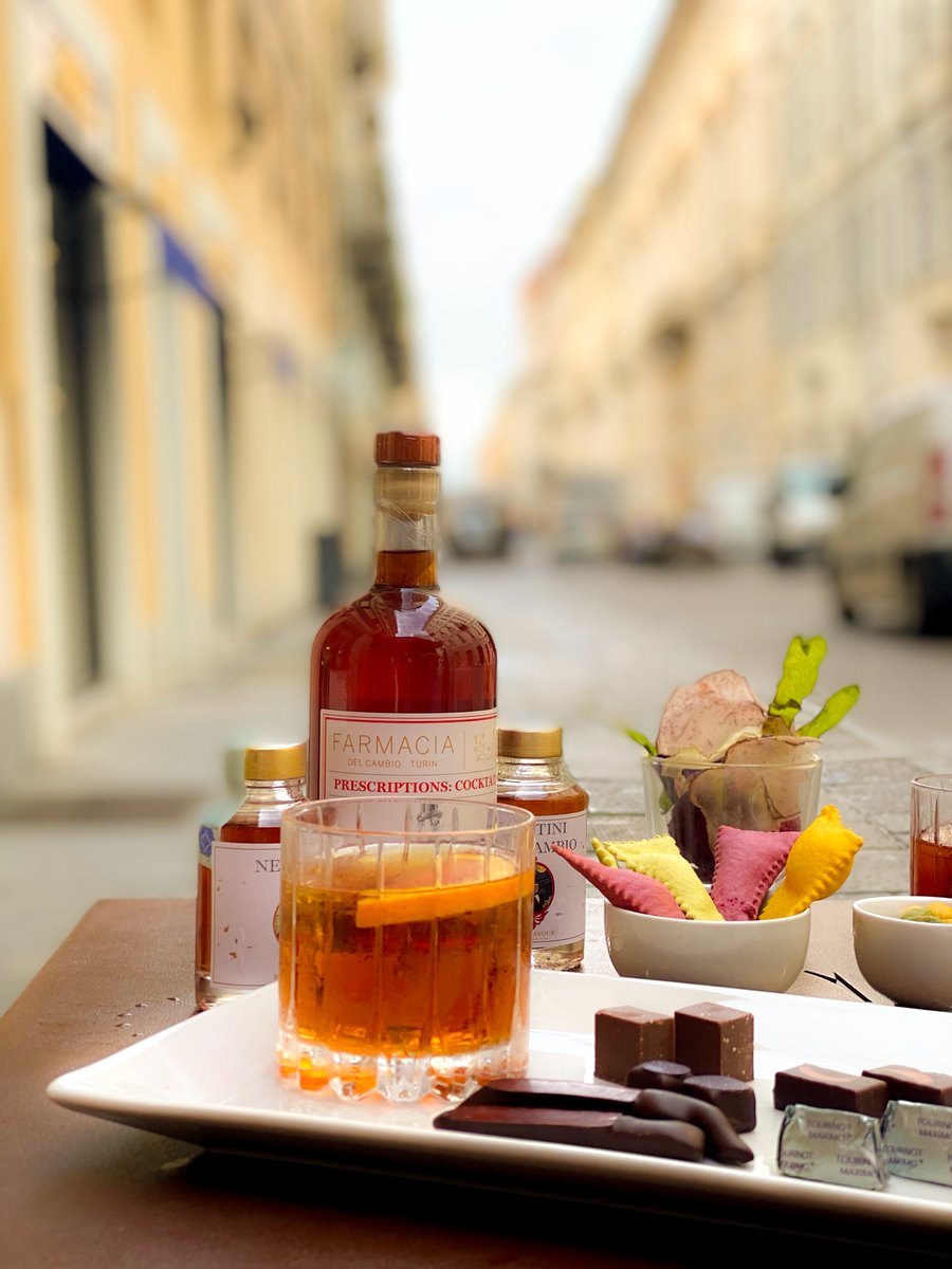 In questi ultimi giorni d’estate le nostre Botteghe vi aspettano per freschi ed eleganti aperitivi, anche analcolici. Naturalmente accompagnati dalle nostre creazioni, con abbinamenti intriganti ed irresistibili. #guidogobino