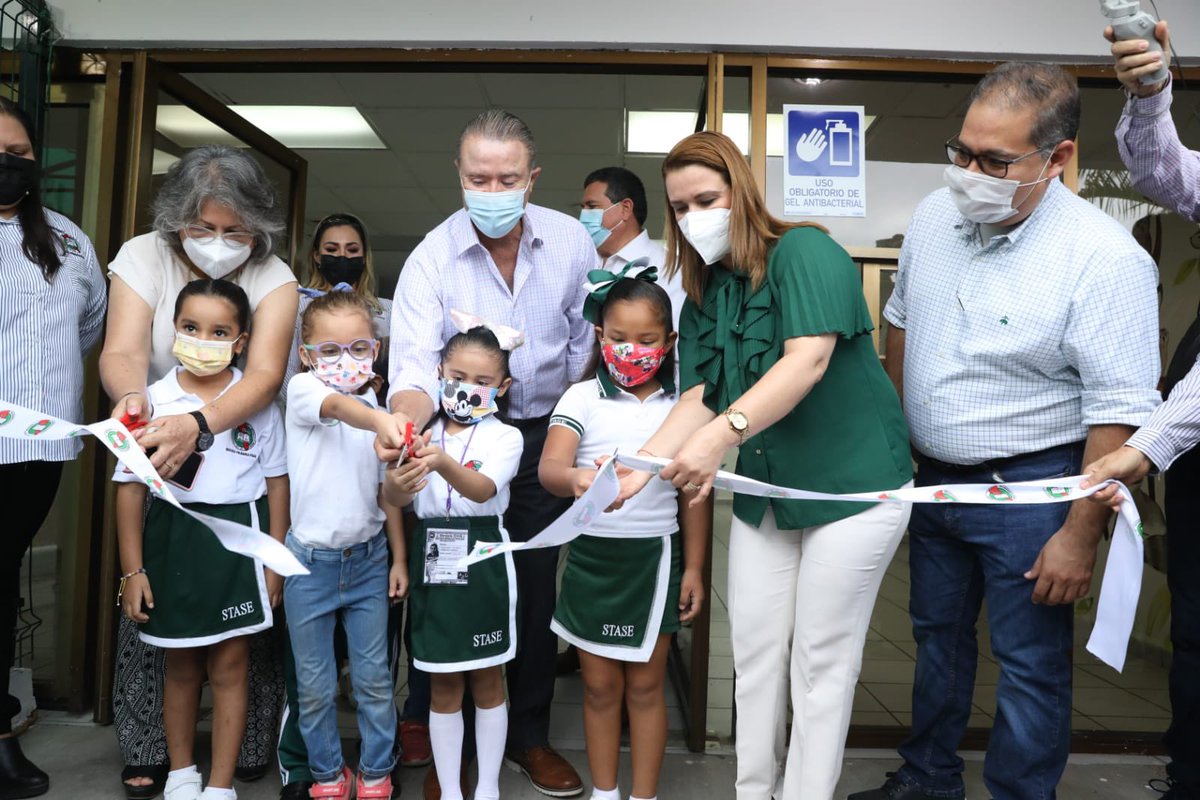 QuirinoOC's tweet photo. Estoy muy contento de ver niñas y niños regresando a la escuela. Hoy junto a la Secretaria General del sindicato inauguré la primaria del STASE. 

Una escuela en beneficio de los hijos de los trabajadores del Gobierno del Estado.

#PuroSinaloa 👊🏼 https://t.co/zrzFI1vKHO
