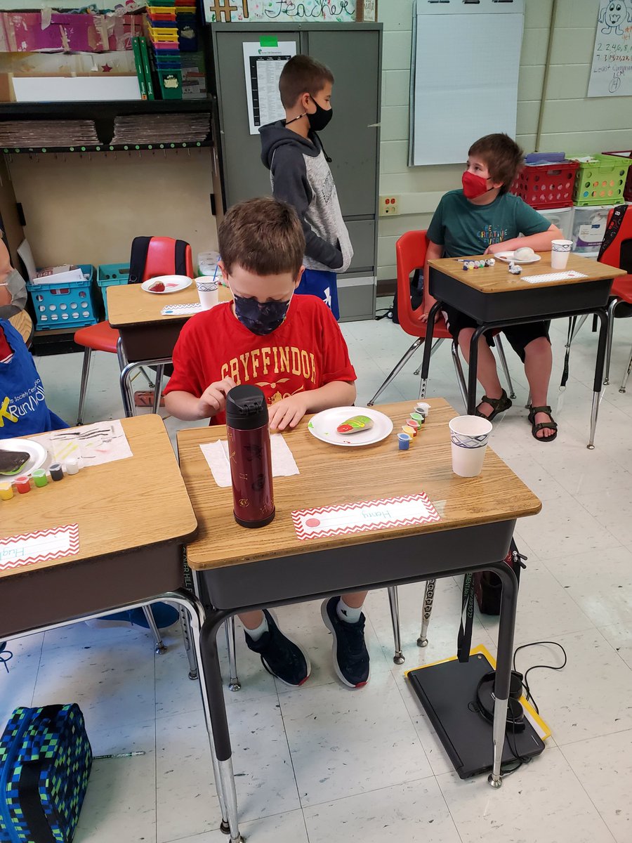 SchirmerCrystal's tweet photo. Scribble Stones plus snacking for part of the class! @CloverHillES #oneccps https://t.co/EOVBcCyfCl