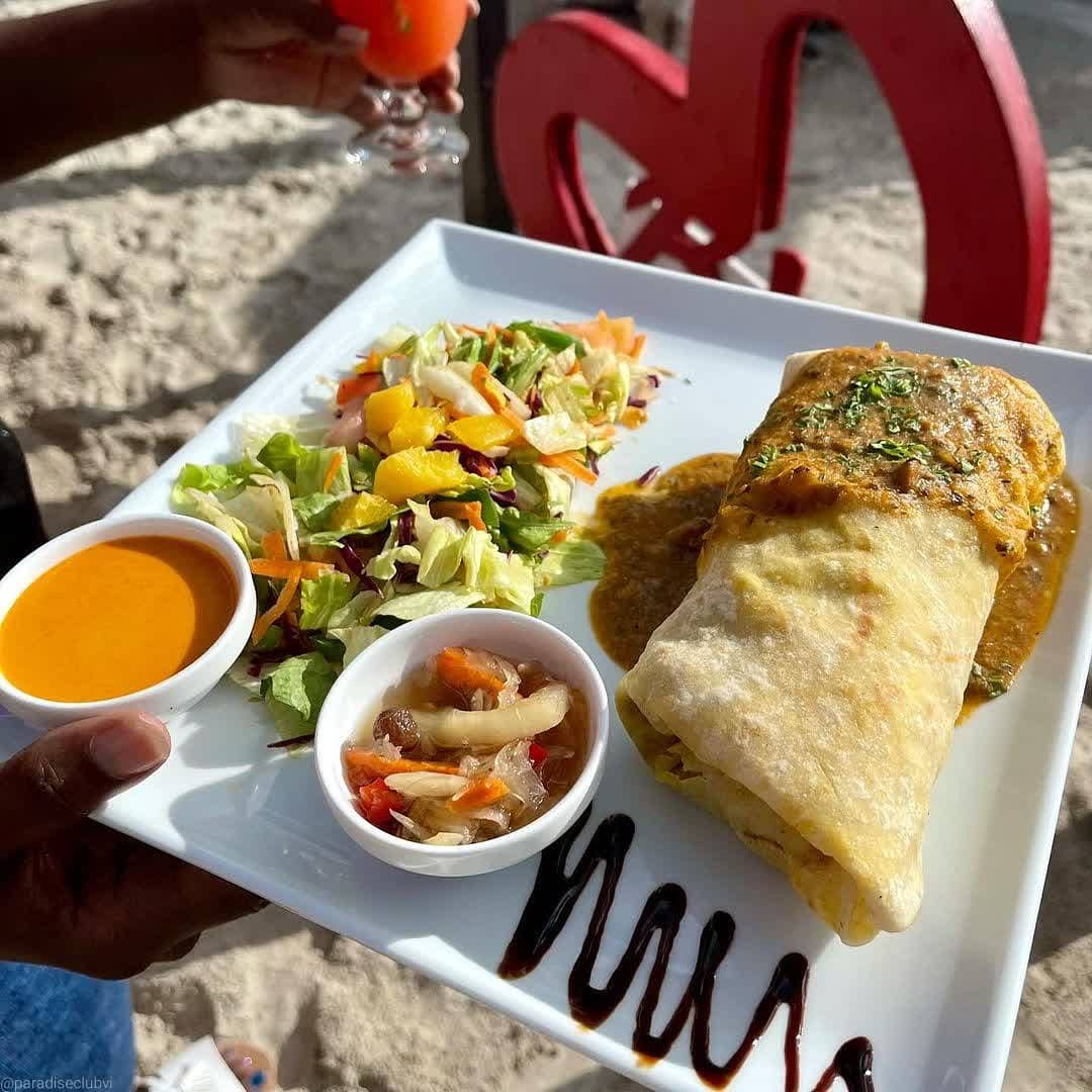 Happy Friday!! Drinks and lunch on us...virtually of course.🍹🍴

📸: @paradiseclubvi 

#bvi #britishvirginislands #tgif #friyay #Tortola #vacationhere #vacation #holidaytravel #painkiller #roti #caribbeanfoods #vacationinthebvi #bviparadise