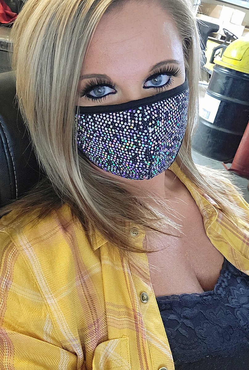 SmashStephanie's tweet photo. I wish I could enjoy the holiday weekend 😫 work work work https://t.co/jvDucmGNMx