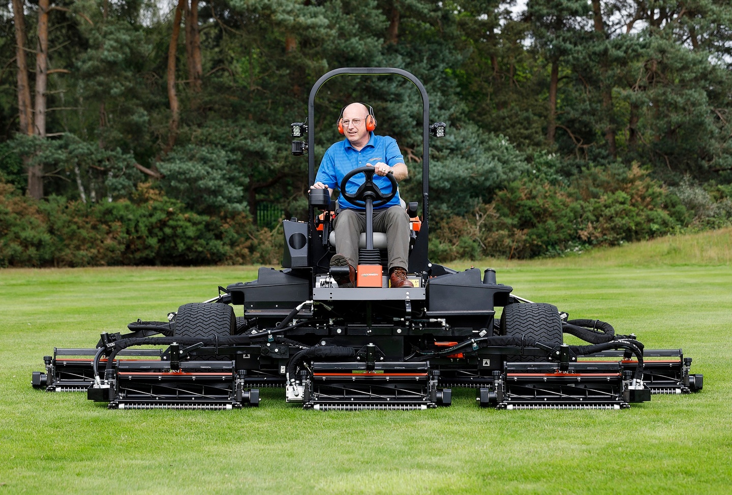 Jacobsen Turf on X: Here it is! Your first look at the majestic F407 large  area reel mower. Find your nearest dealer:   #Jacobsen #Jacobsen100Years #TrustedByGenerations #Mower #F407 #Fairway  #Golf #SincerelyJake