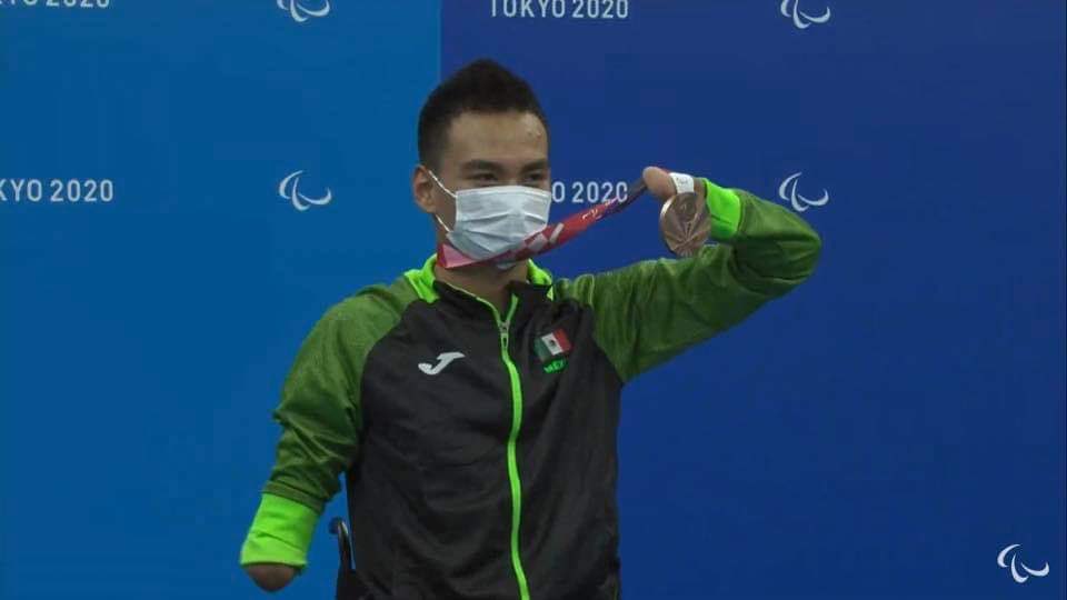 LuisEAyalaT's tweet photo. #Felicidades Ángel de Jesús Camacho por la medalla de bronce 🥉 en #Natación, jóvenes con valor y con entrega como tú, son muestra clara de pasión y compromiso. Has demostrado en #Tokio2020 que los guanajuatenses estamos hechos para triunfar. #Enhorabuena https://t.co/wTOqUBGm1v