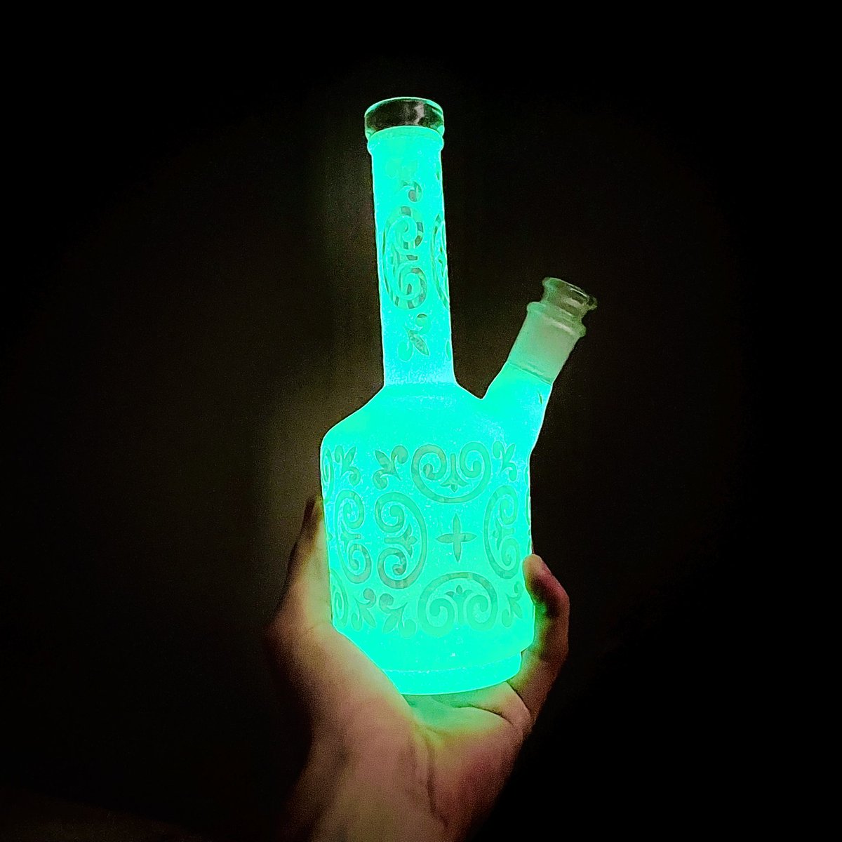 Haze_Wayz's tweet photo. Caught a spirit in a bottle 👻🍾           #ghost #jokes #bottlebong #shipwreck #HappyFriday #420allday https://t.co/ORUJncShH8