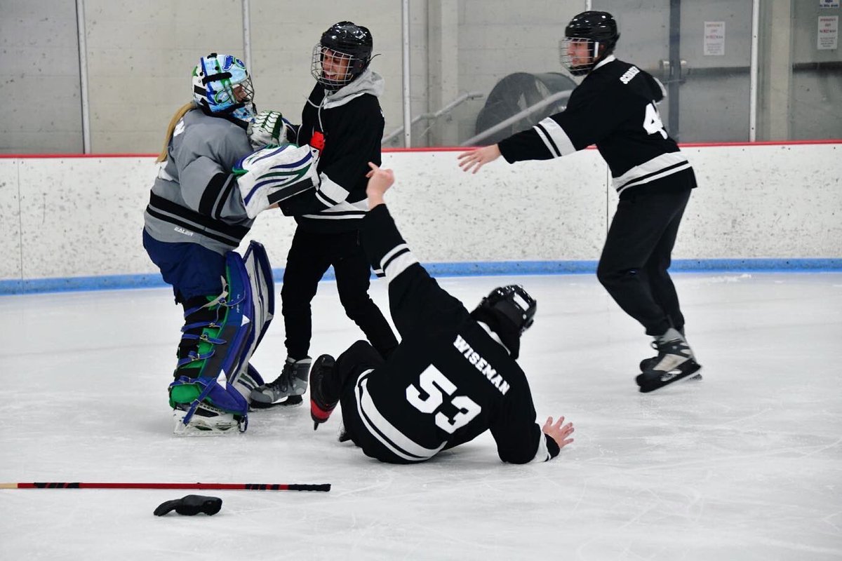 Dakota Laden tweet media