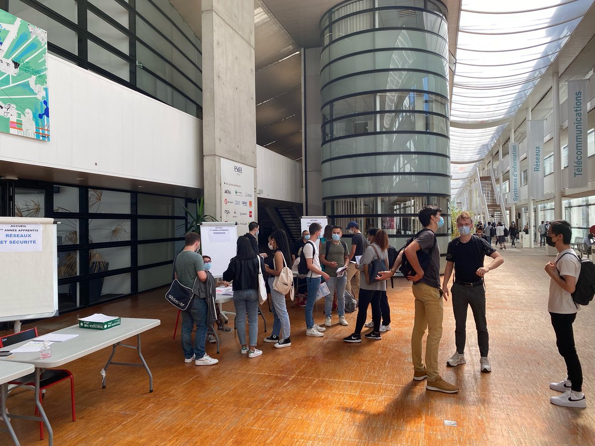 [Rentrée 2021] Bienvenue aux #apprentis qui commencent aujourd'hui ! Les étudiants suivront un cursus de 3 ans alternant périodes de cours &amp; entreprise. 
5 filières : Réseaux &amp; sécurité / Systèmes embarqués / Informatique &amp; applications / Génie industriel / Énergies <a href="/ESIEEPARIS/">ESIEE PARIS</a>