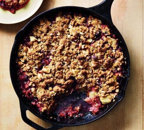 As the September evenings begin to prepare us for the cooler, fall months, I love to start baking with apples.  Crumbles are not Italian, but they are very Italian in spirit!
lidiasitaly.com/recipes/apple-…